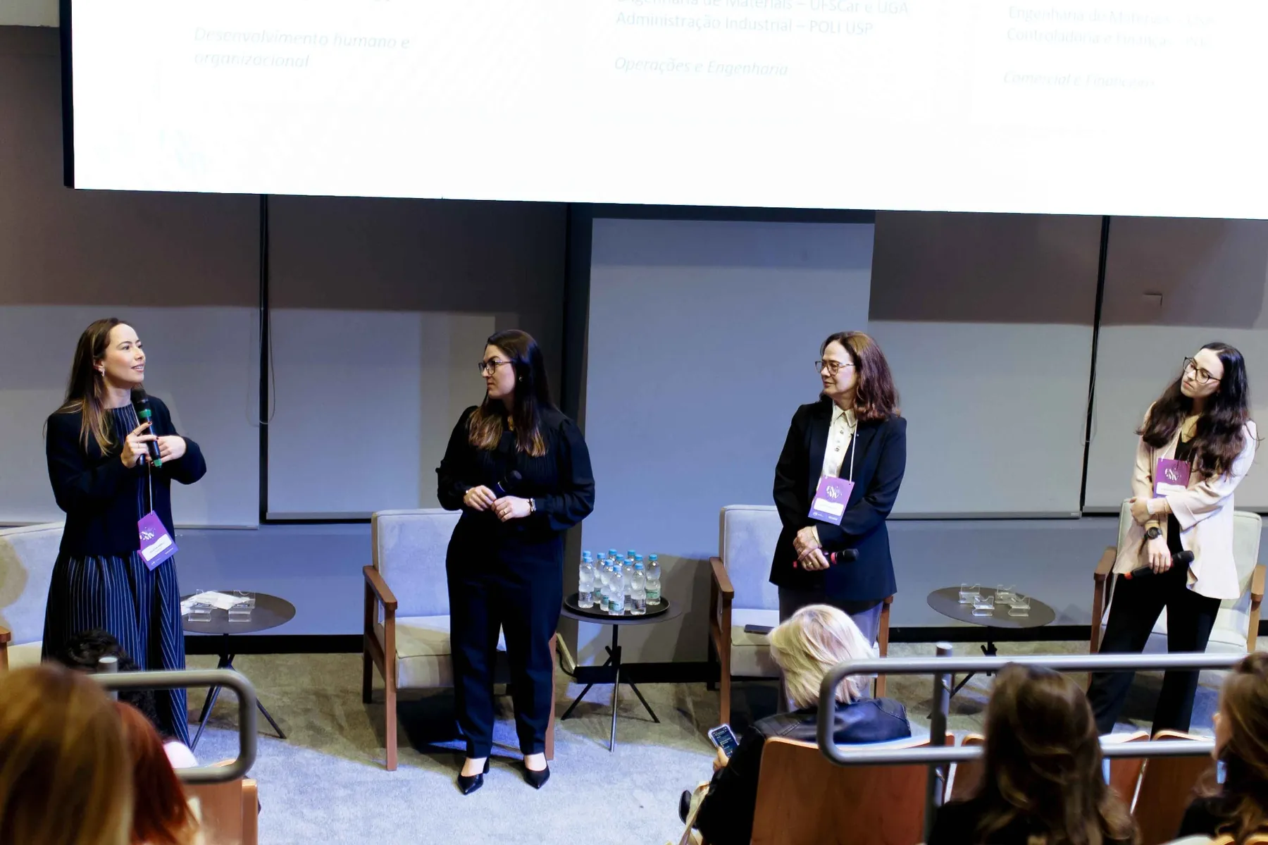 Palestrantes participam de painel sobre liderança feminina no Fórum Nacional de Mulheres no Varejo